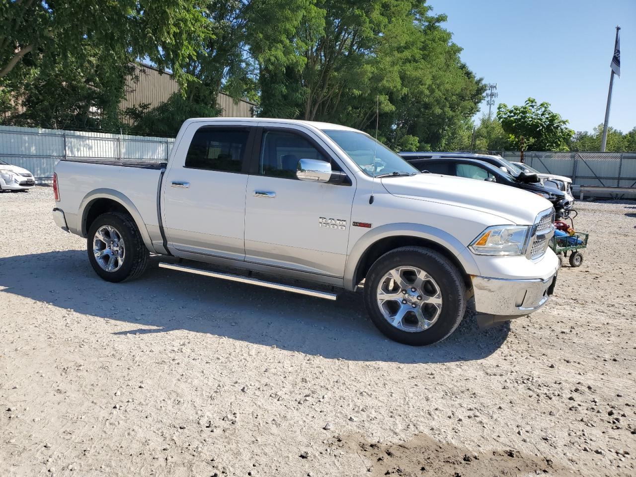 2015 Ram 1500 Laramie vin: 1C6RR7NM9FS666330