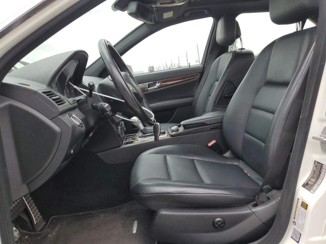 WDDGF5EBXAR094573 2010 Mercedes-Benz C 300