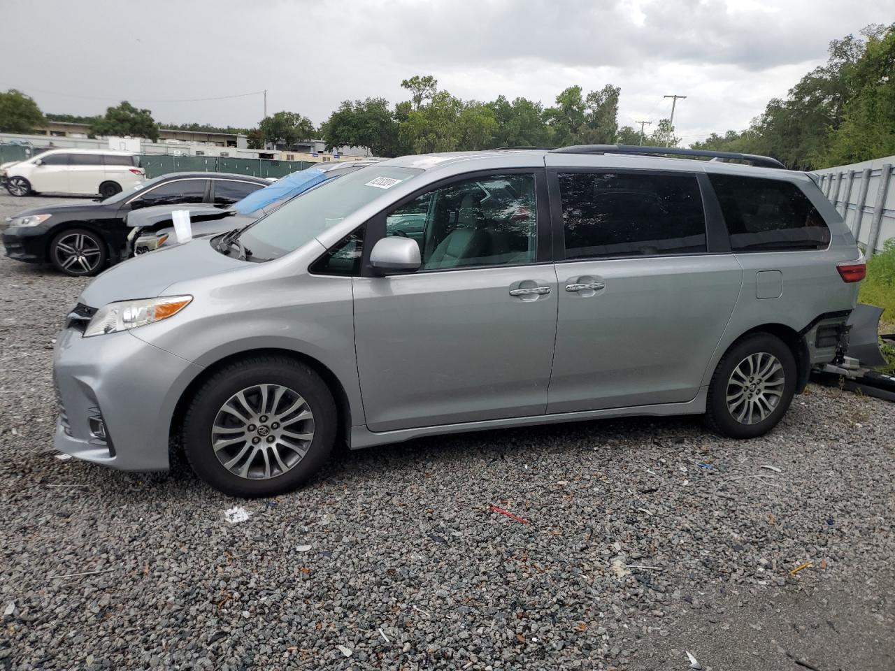 TOYOTA SIENNA XLE