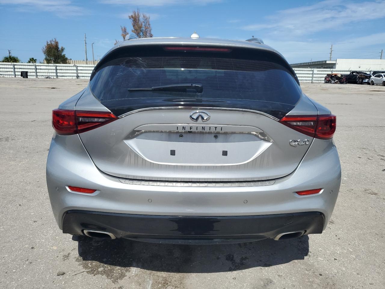 SJKCH5CP6HA022776 2017 Infiniti Qx30 Base