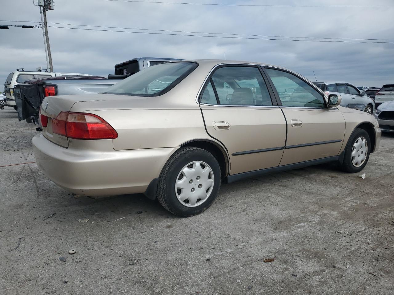 1HGCG5644YA144786 2000 Honda Accord Lx