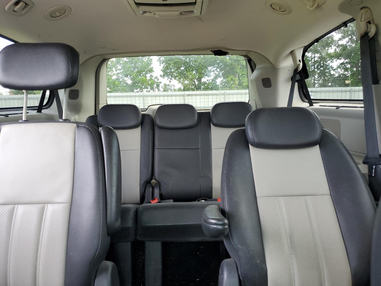 2A4RR8DX3AR414703 2010 Chrysler Town & Country Touring Plus