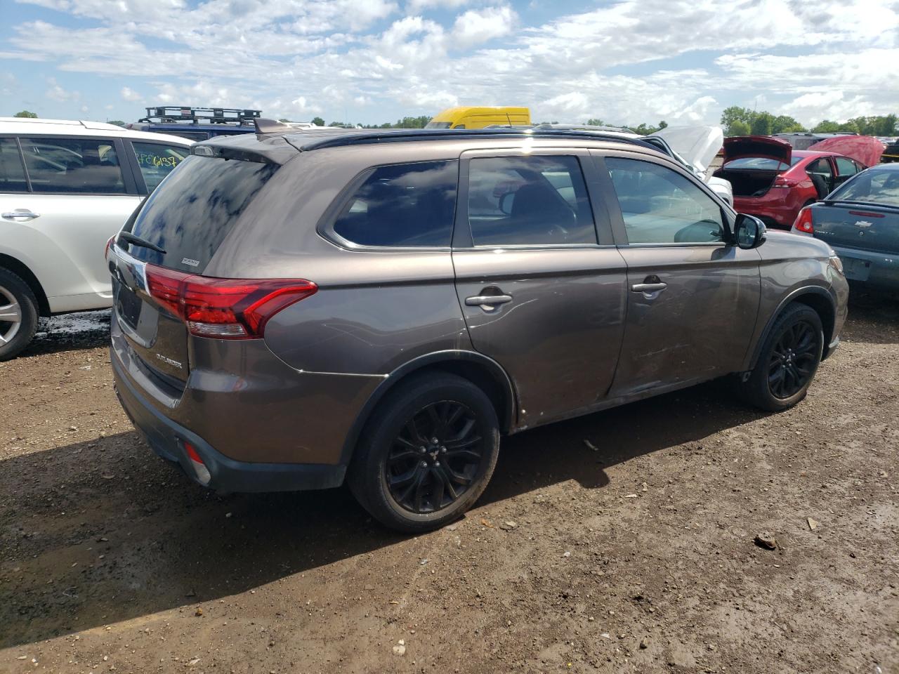 JA4AZ3A37JZ023352 2018 Mitsubishi Outlander Se