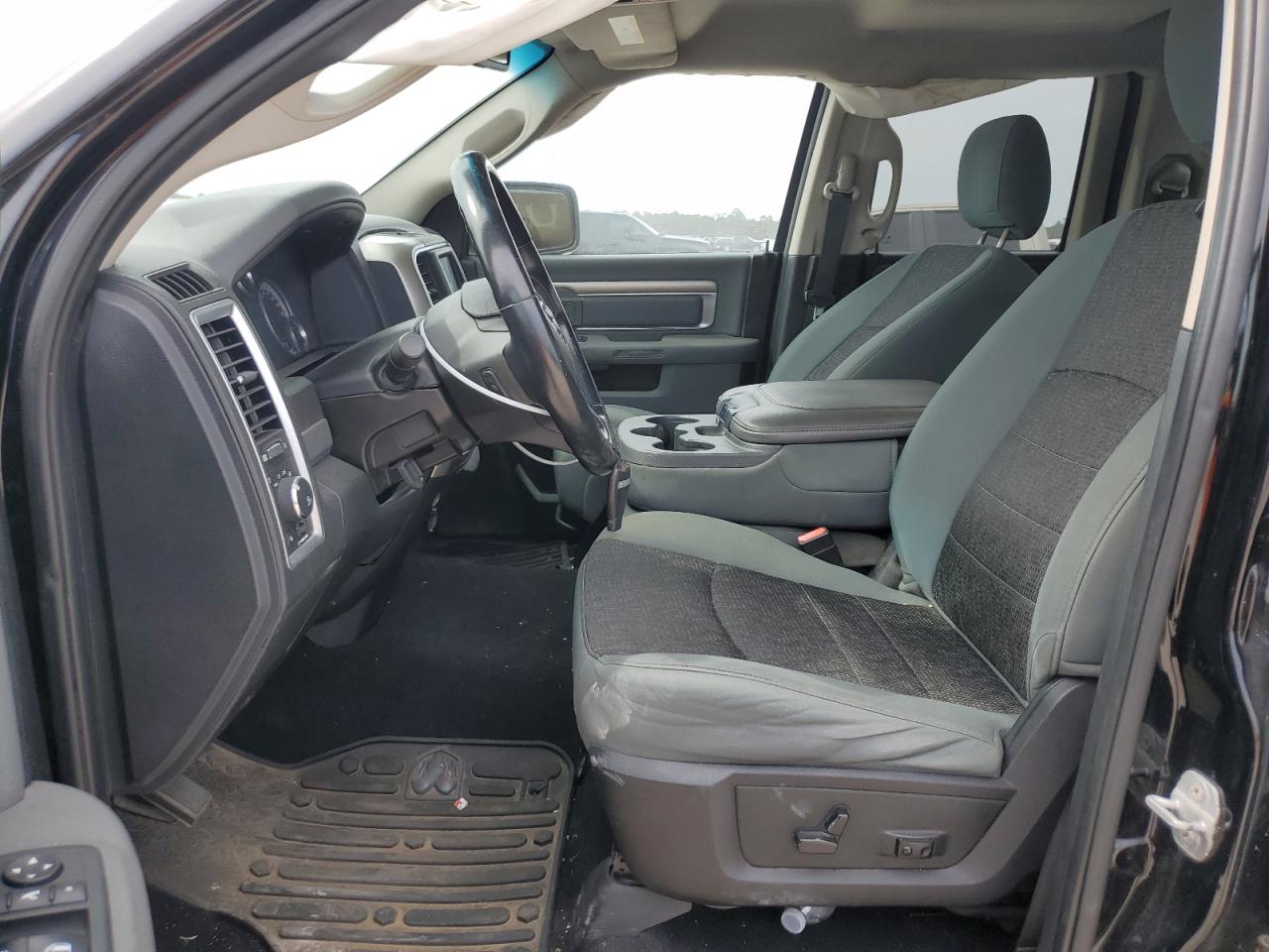 1C6RR7FT5JS308124 2018 Ram 1500 St