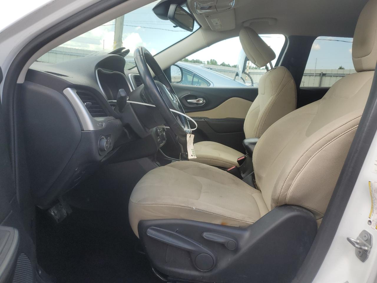 1C4PJLCB6FW790632 2015 Jeep Cherokee Latitude