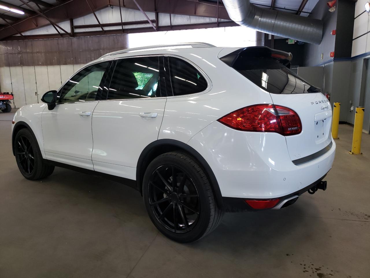 2012 Porsche Cayenne S vin: WP1AB2A22CLA48014