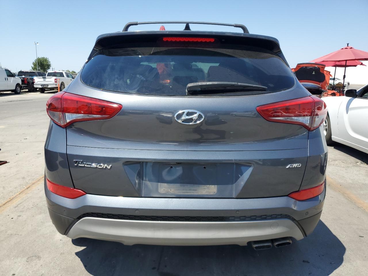 2018 Hyundai Tucson Value vin: KM8J3CA20JU722037