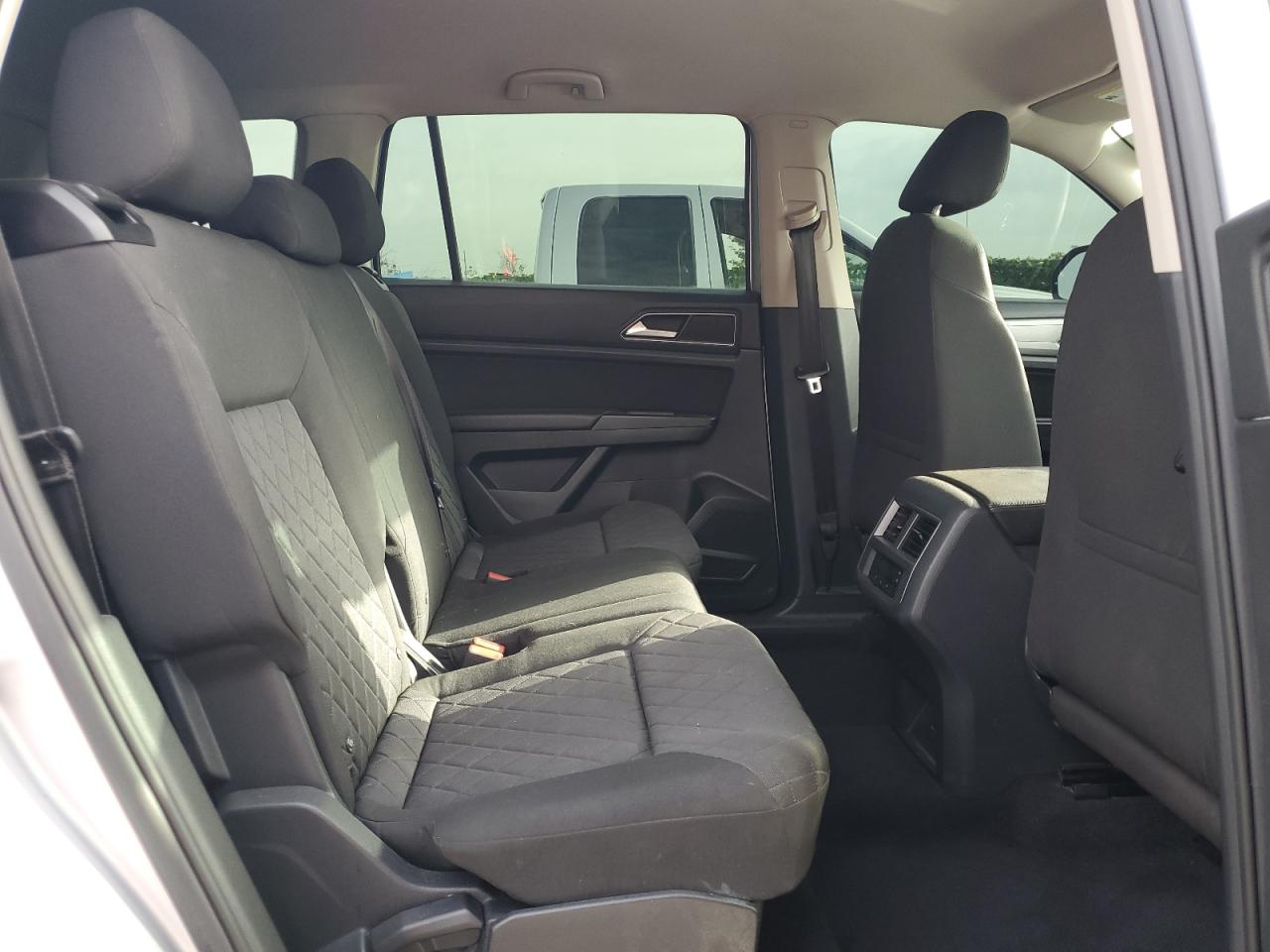 1V2AR2CA8JC524716 2018 Volkswagen Atlas S