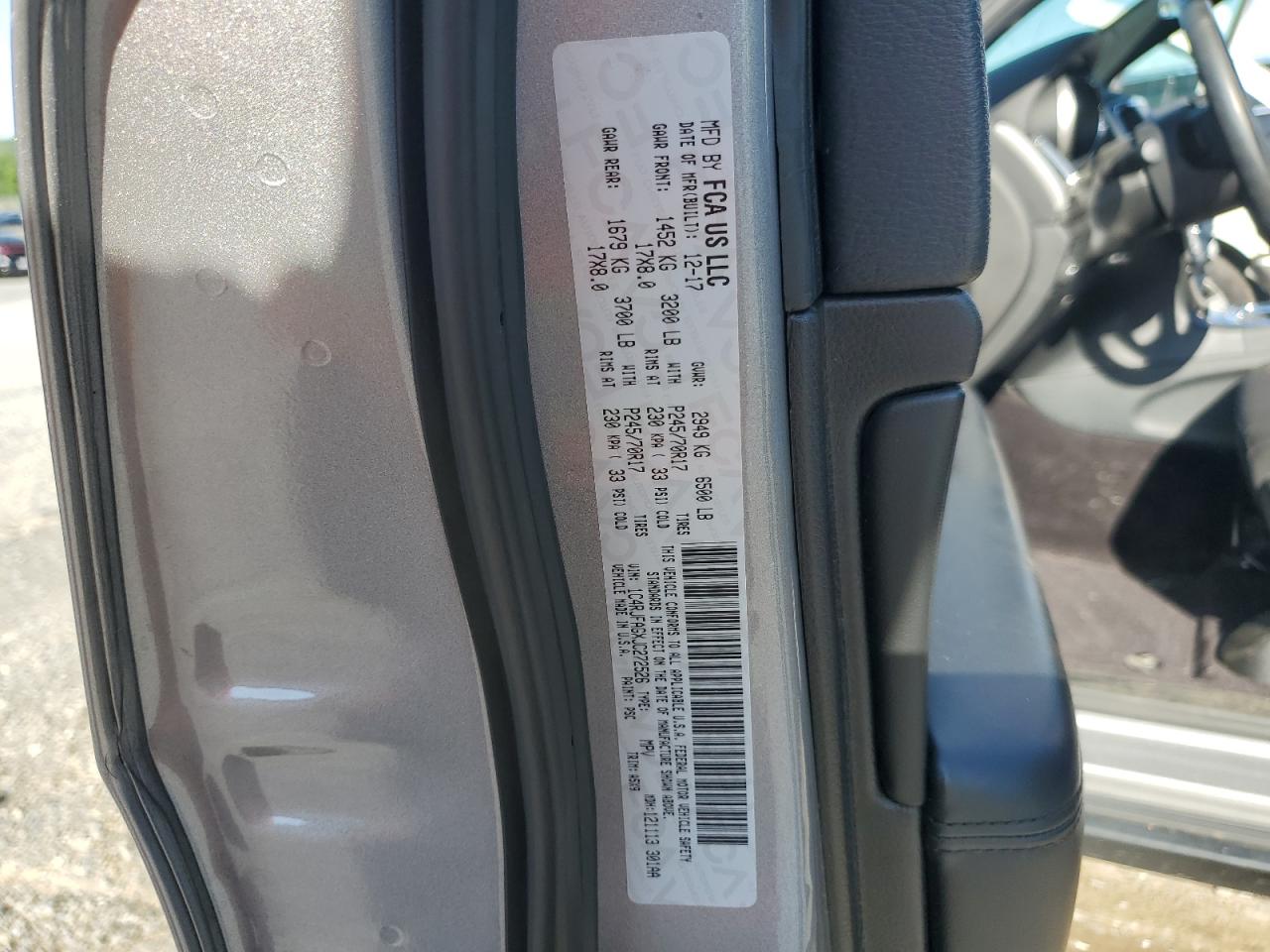 1C4RJFAGXJC272526 2018 Jeep Grand Cherokee Laredo