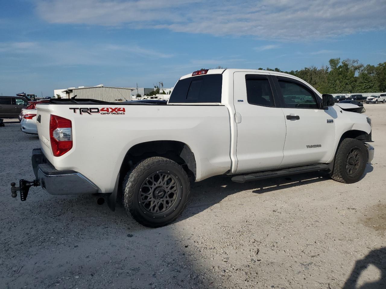 5TFUW5F12JX688900 2018 Toyota Tundra Double Cab Sr/Sr5