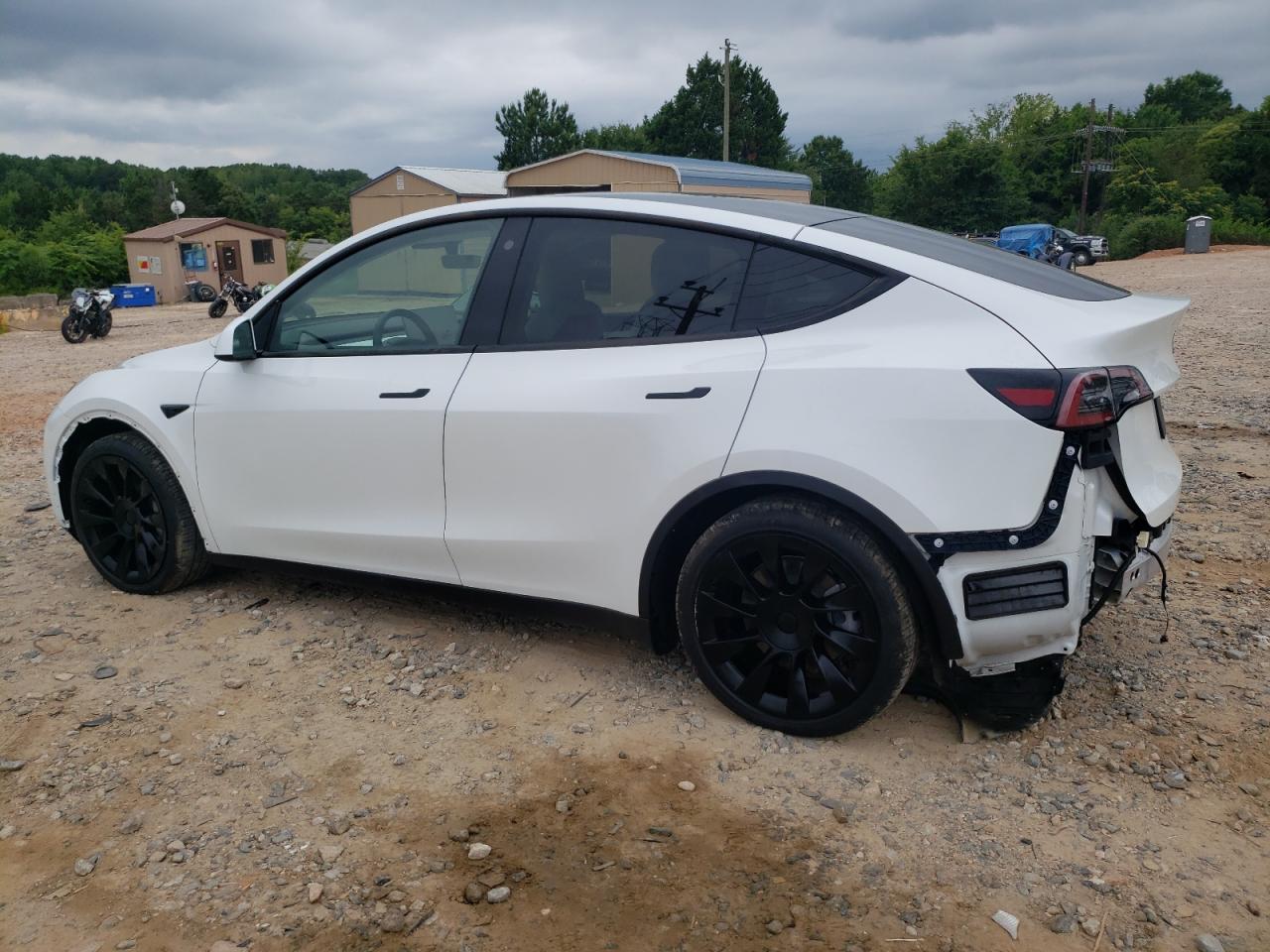 2021 Tesla Model Y vin: 5YJYGAEE3MF144450