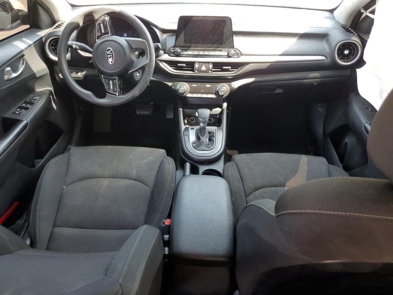 3KPF24AD2KE011038 2019 Kia Forte Fe