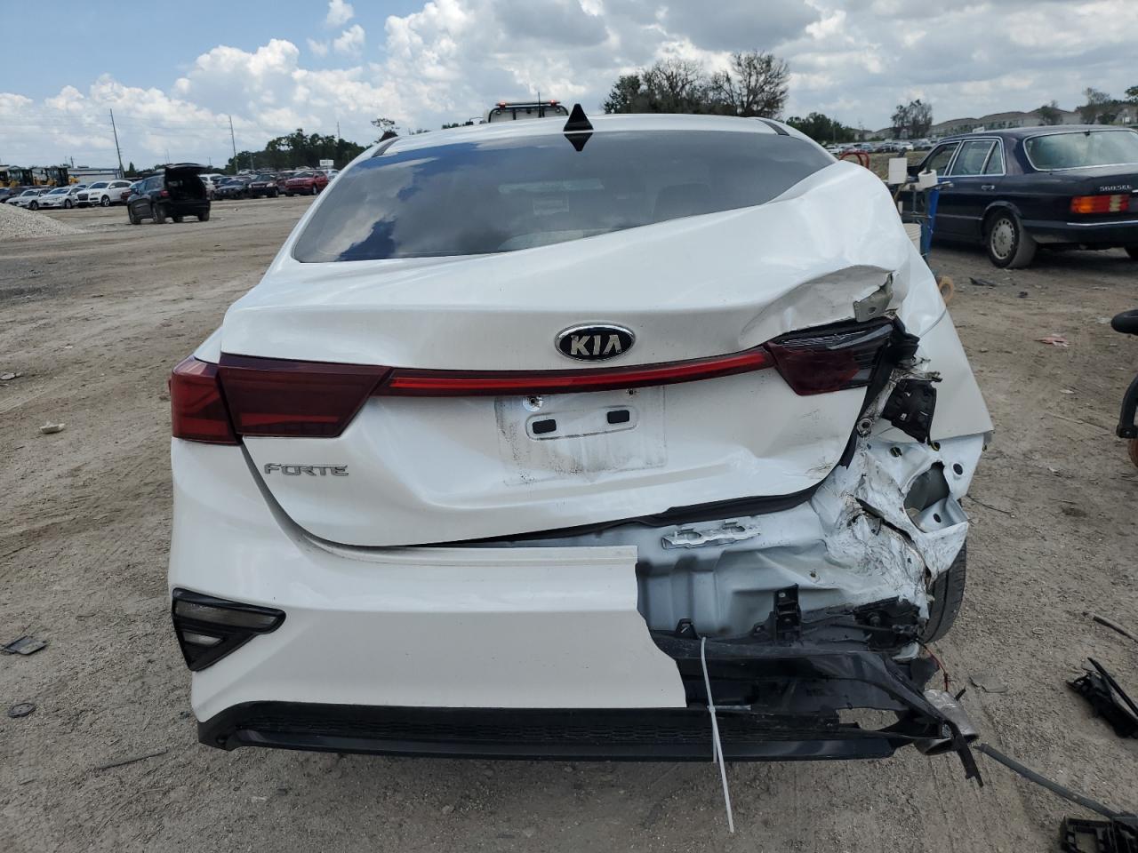 3KPF24AD7ME276119 2021 Kia Forte Fe