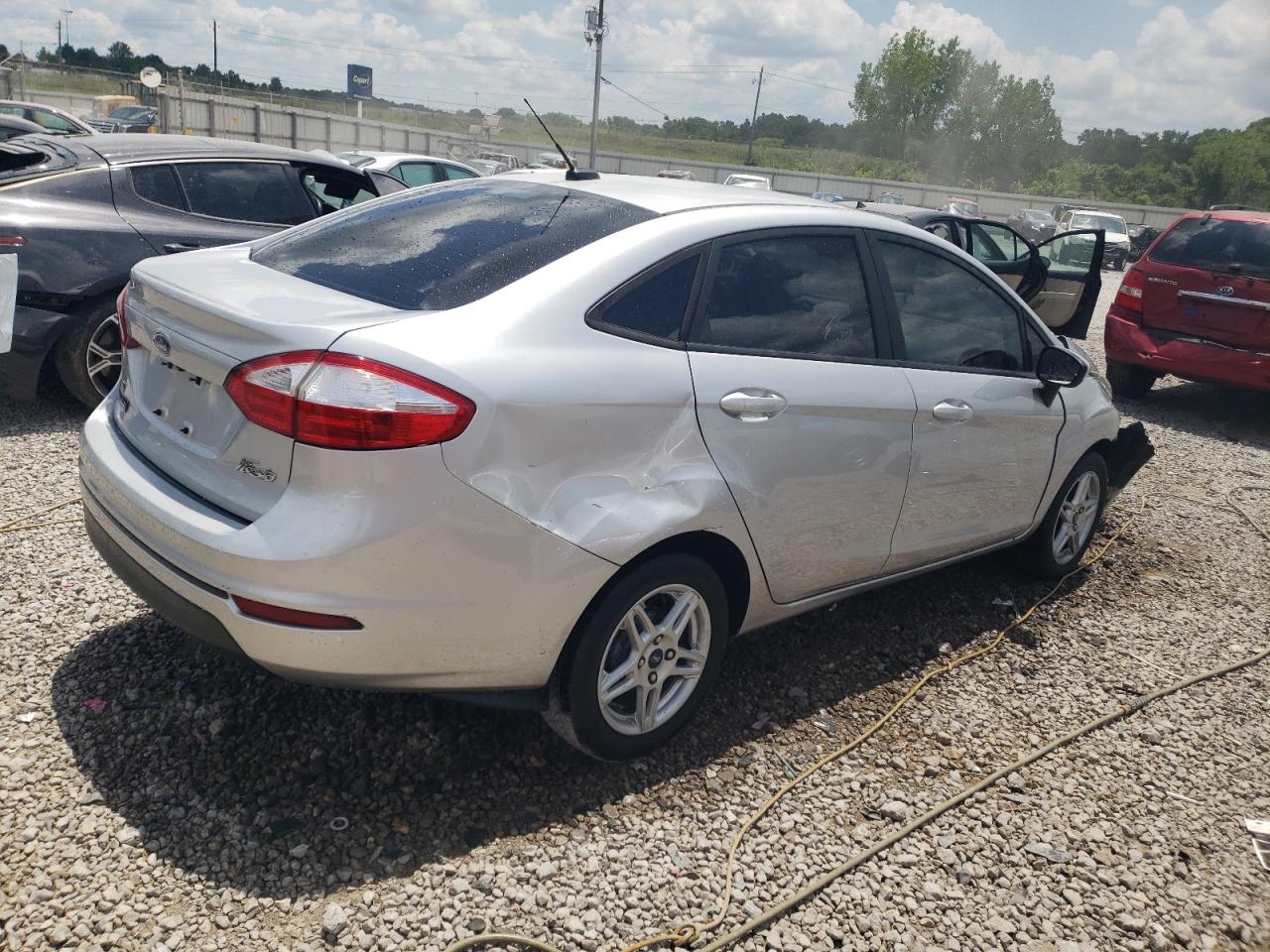 2018 Ford Fiesta Se vin: 3FADP4BJ1JM100249