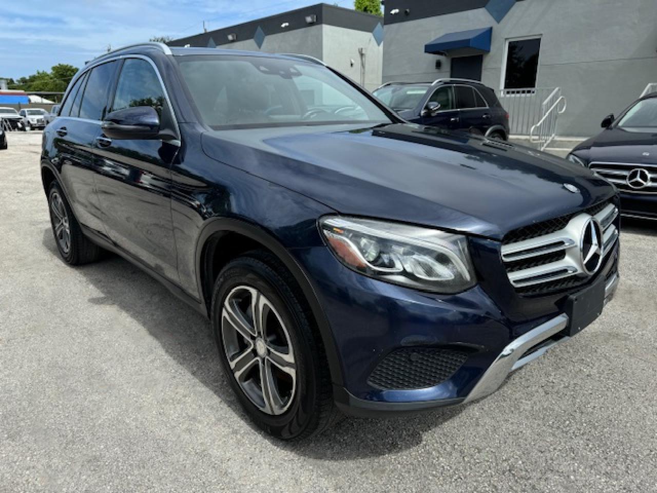 2017 Mercedes-Benz Glc 300 4Matic vin: WDC0G4KB3HF154853