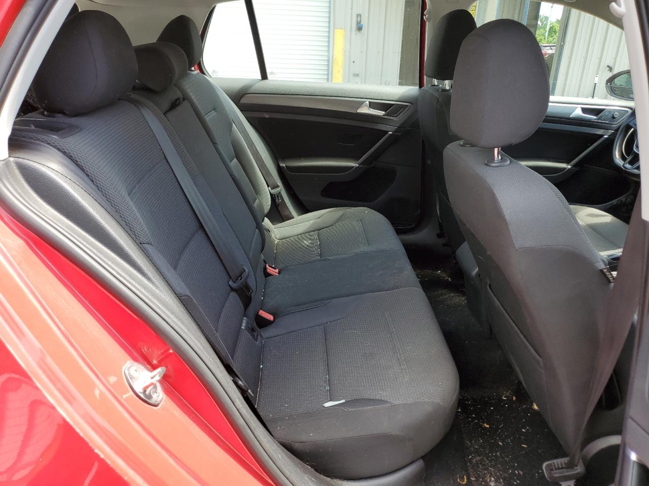 3VWG17AU5JM276286 2018 Volkswagen Golf S