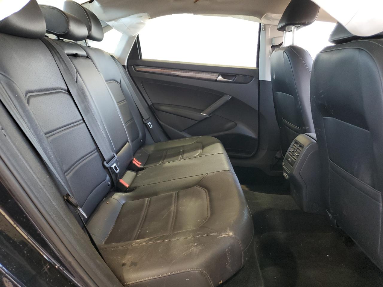 1VWMA7A33LC021585 2020 Volkswagen Passat R-Line