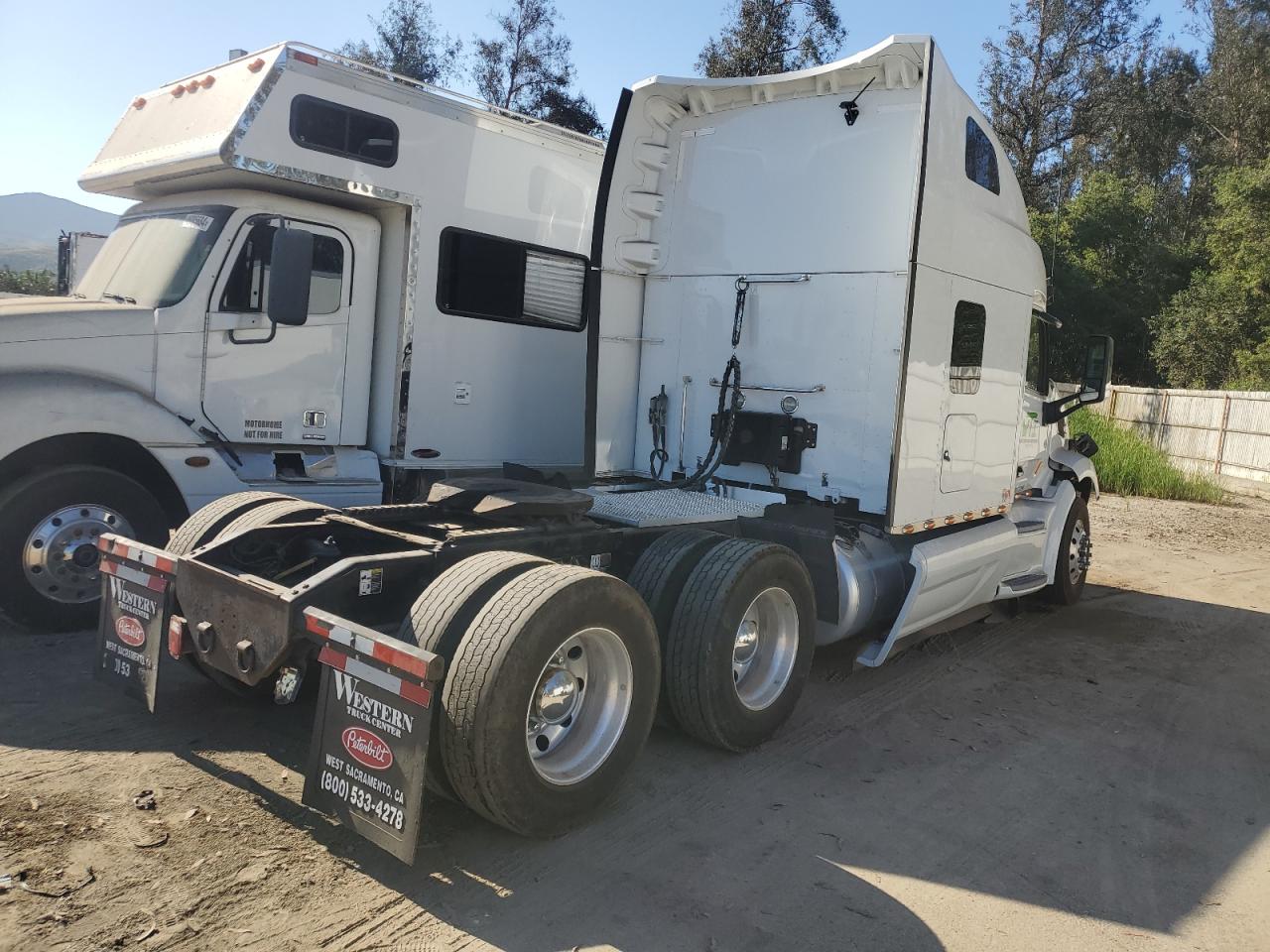 Lot #2976549574 2020 PETERBILT 579