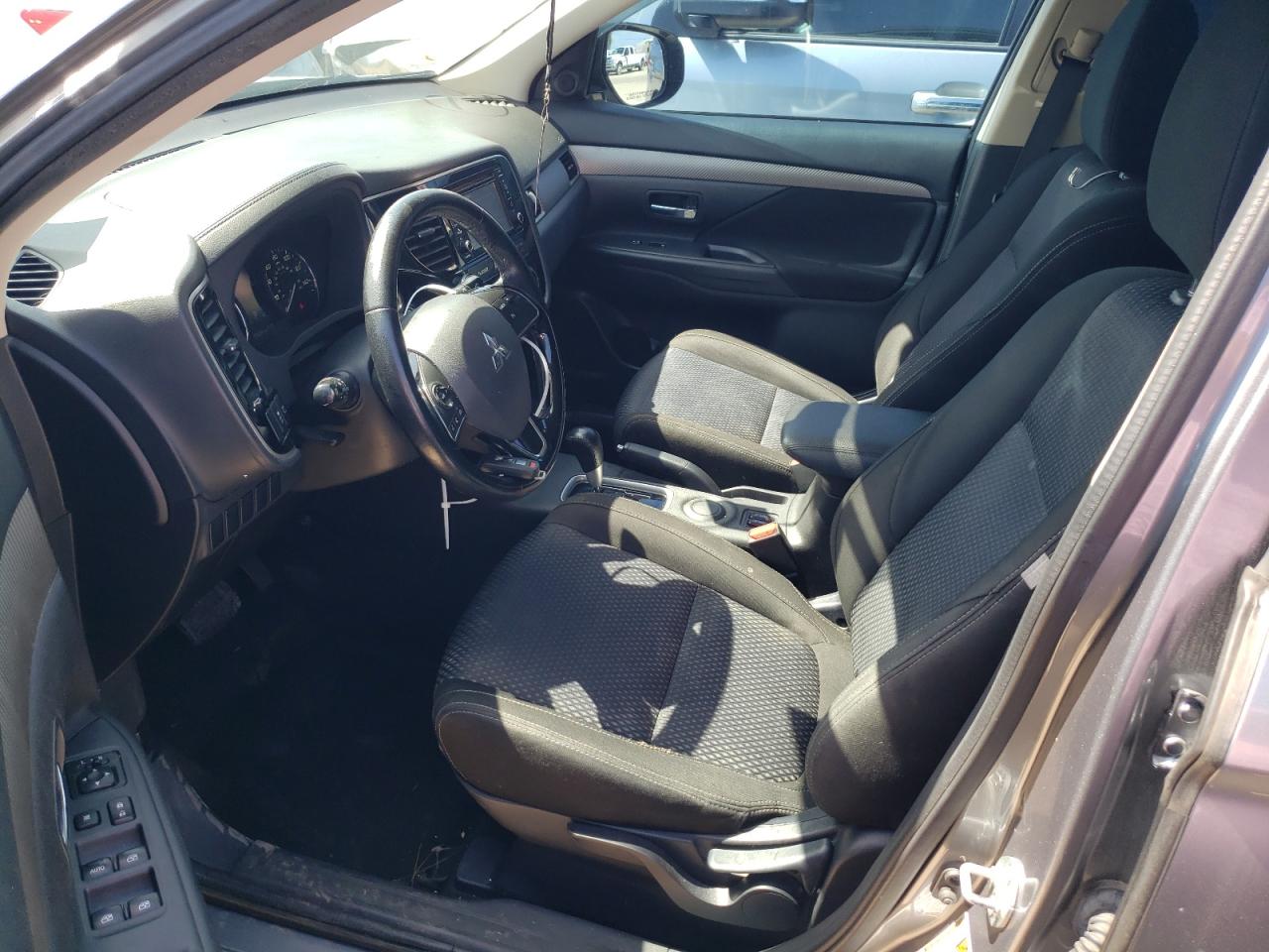 JA4AD3A31GZ018929 2016 Mitsubishi Outlander Se