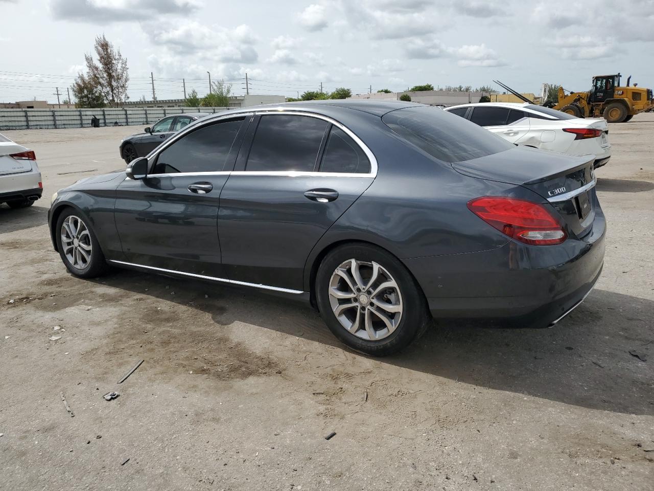 2015 Mercedes-Benz C 300 vin: 55SWF4JB4FU093081