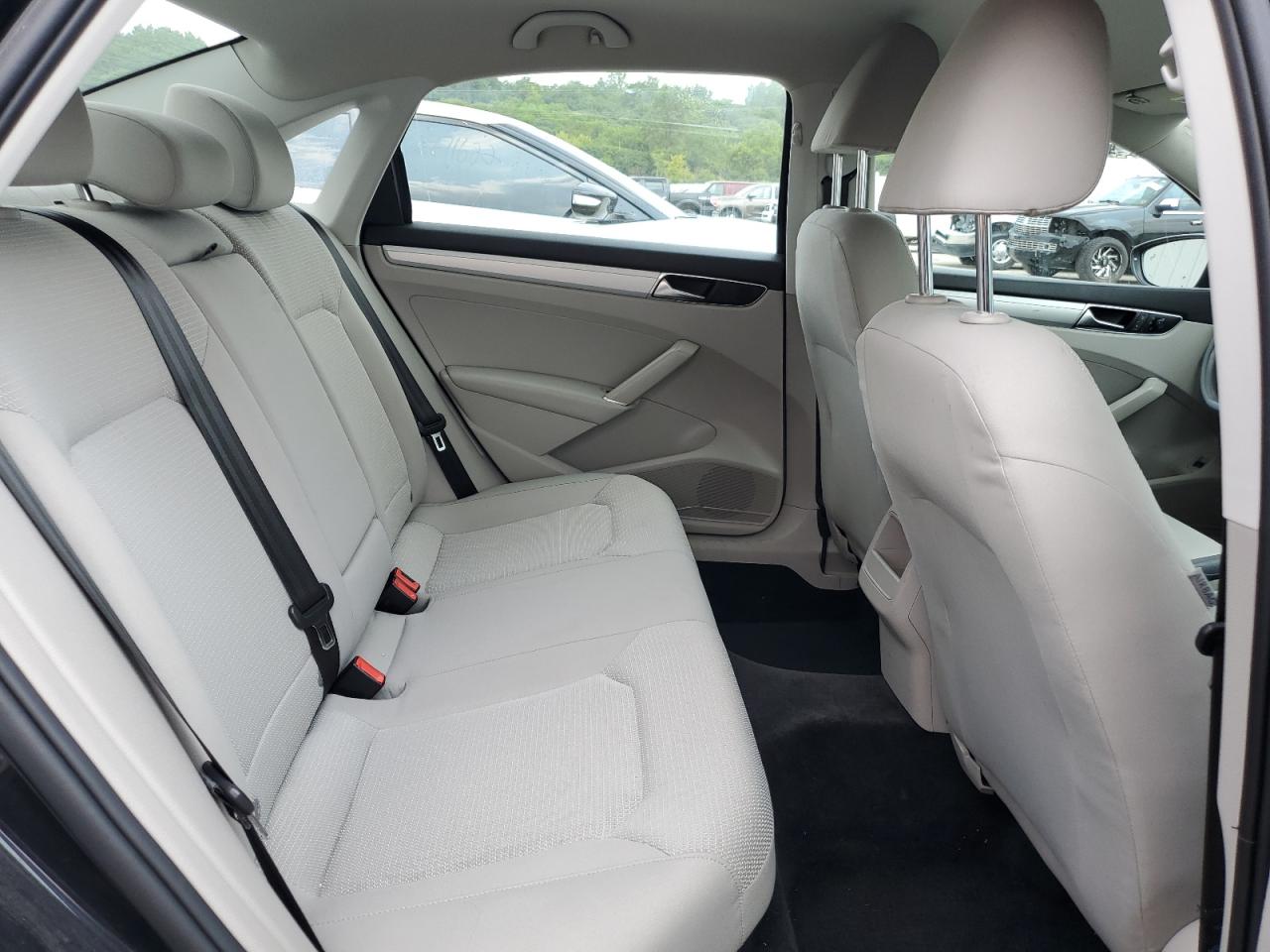 1VWAA7A3XJC017128 2018 Volkswagen Passat S