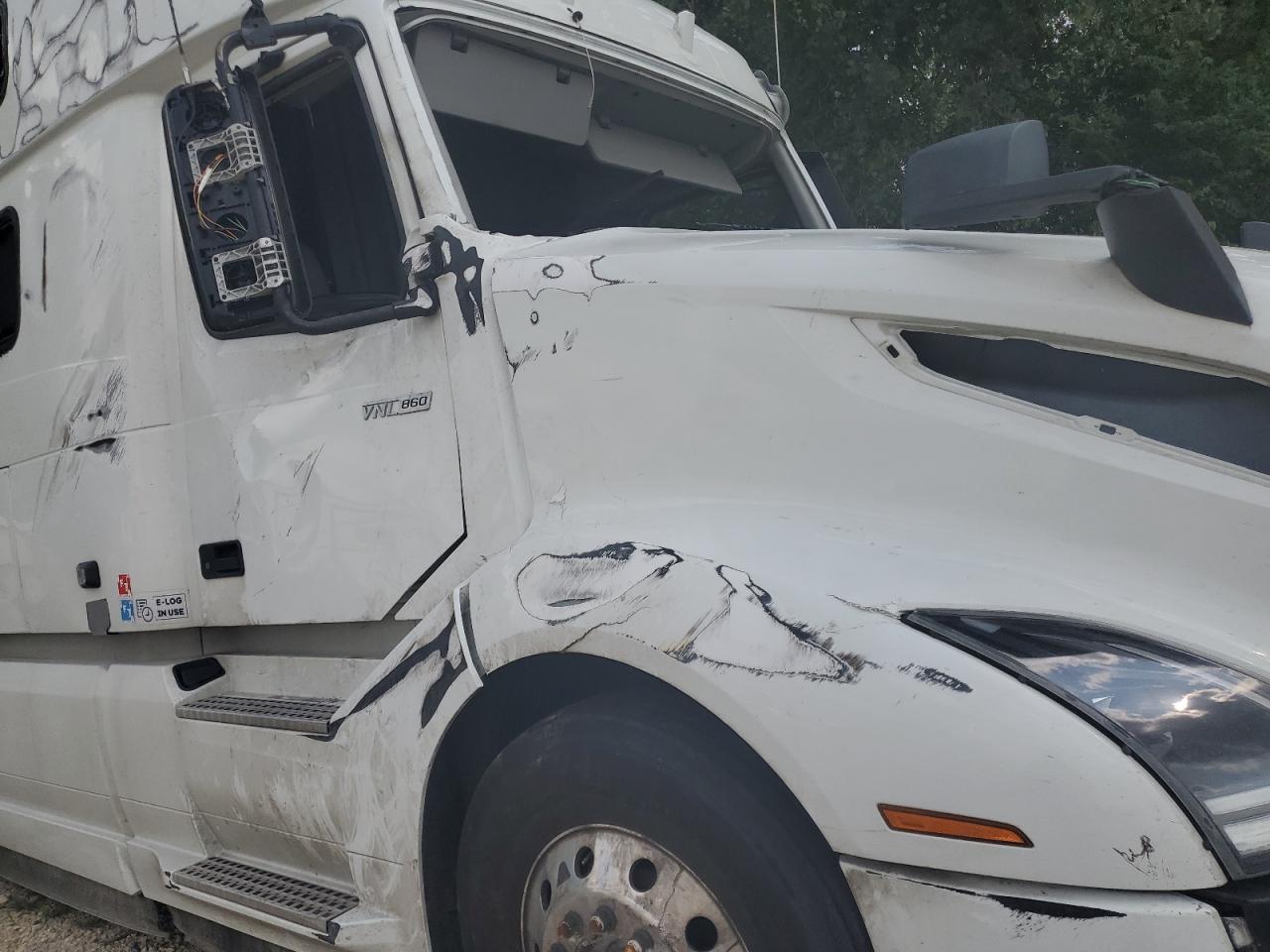 Lot #3304490436 2023 VOLVO VN VNL