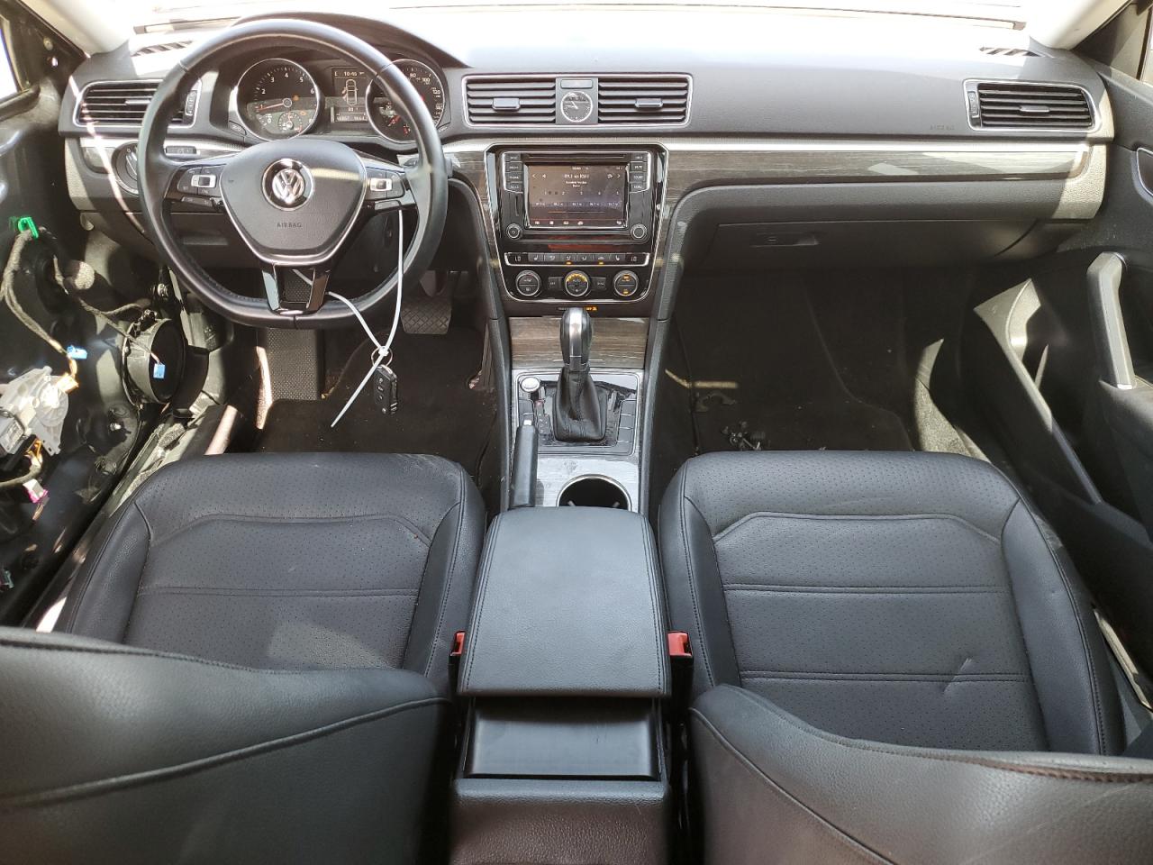 1VWBT7A39HC062070 2017 Volkswagen Passat Se