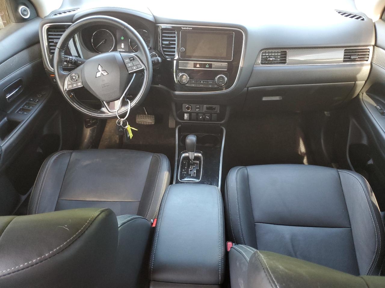 JA4AZ3A35KZ033511 2019 Mitsubishi Outlander Se