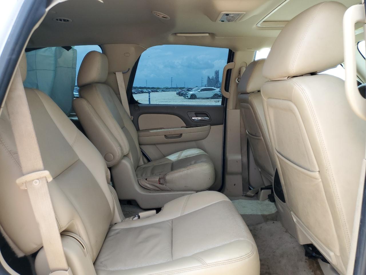 1GNSCCE00BR390839 2011 Chevrolet Tahoe C1500 Ltz