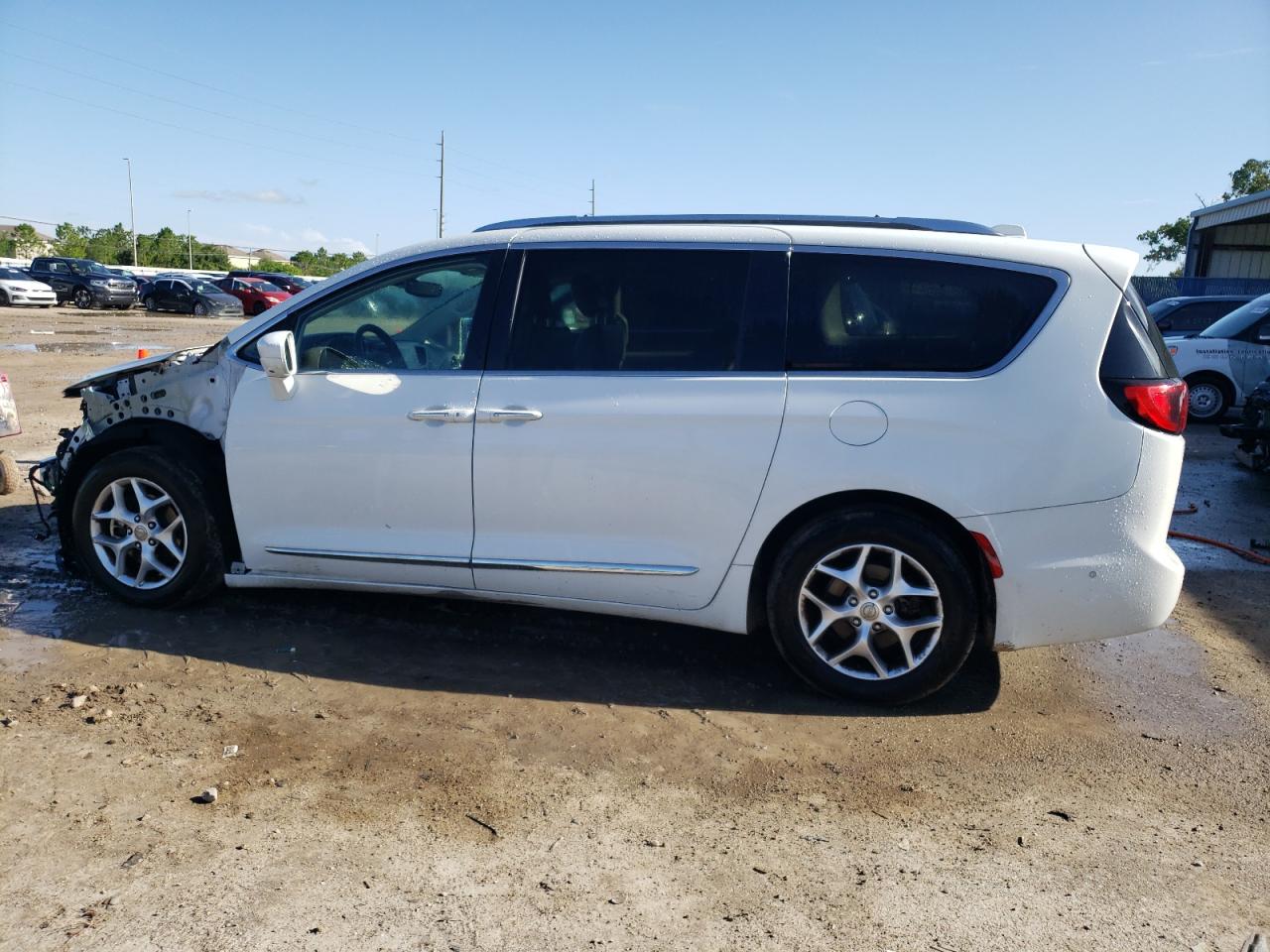 2C4RC1BG7JR270588 2018 Chrysler Pacifica Touring L