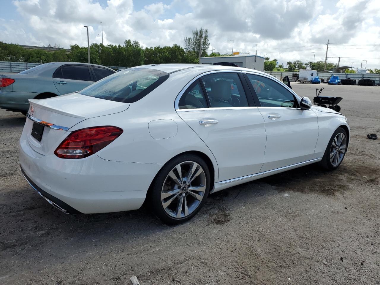 2018 Mercedes-Benz C 300 vin: 55SWF4JB5JU244034