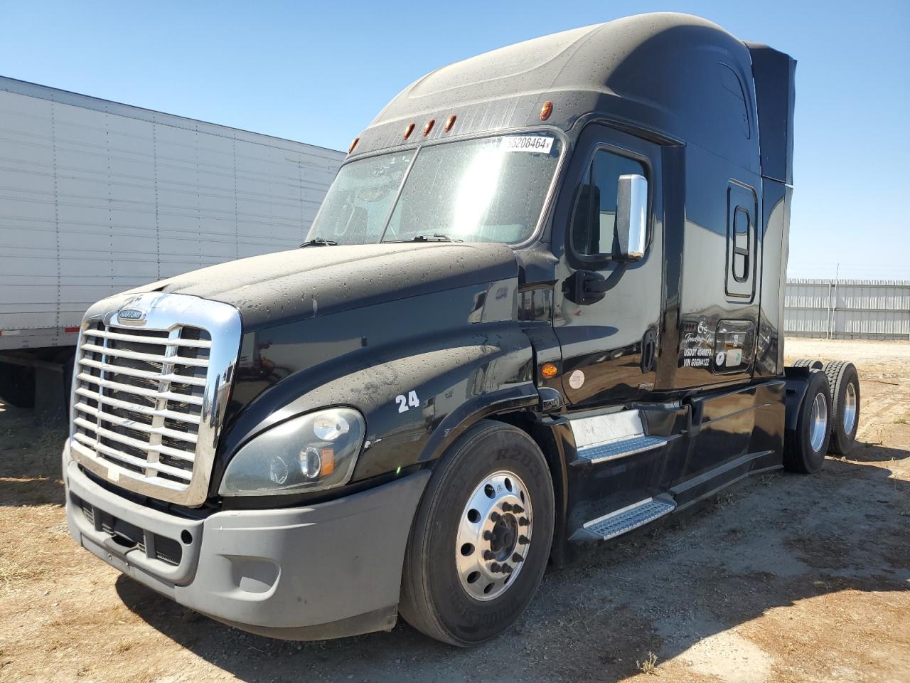 Lot #2919115718 2016 FREIGHTLINER CASCADIA 1