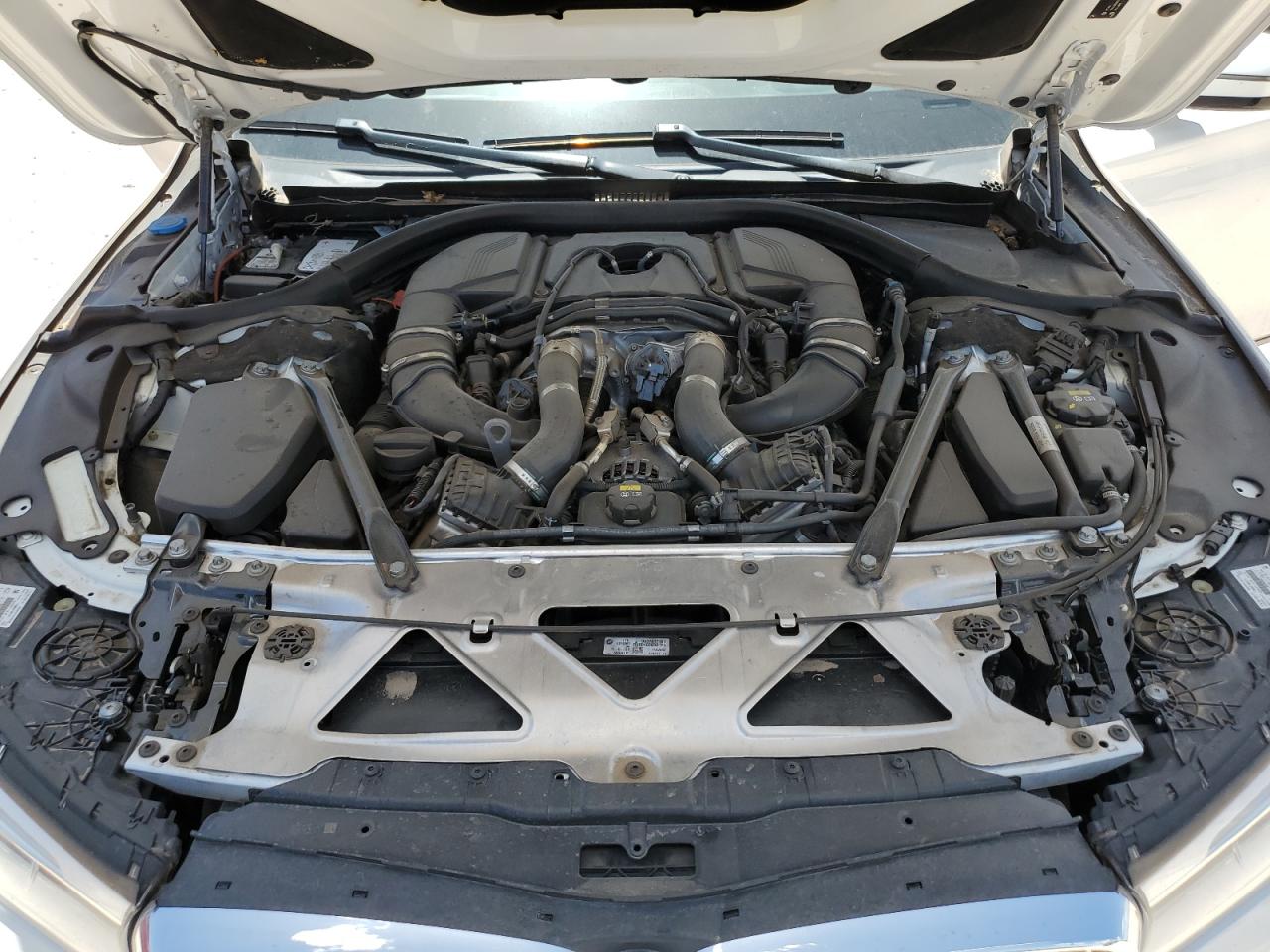 WBA7F2C57GG418909 2016 BMW 750 Xi