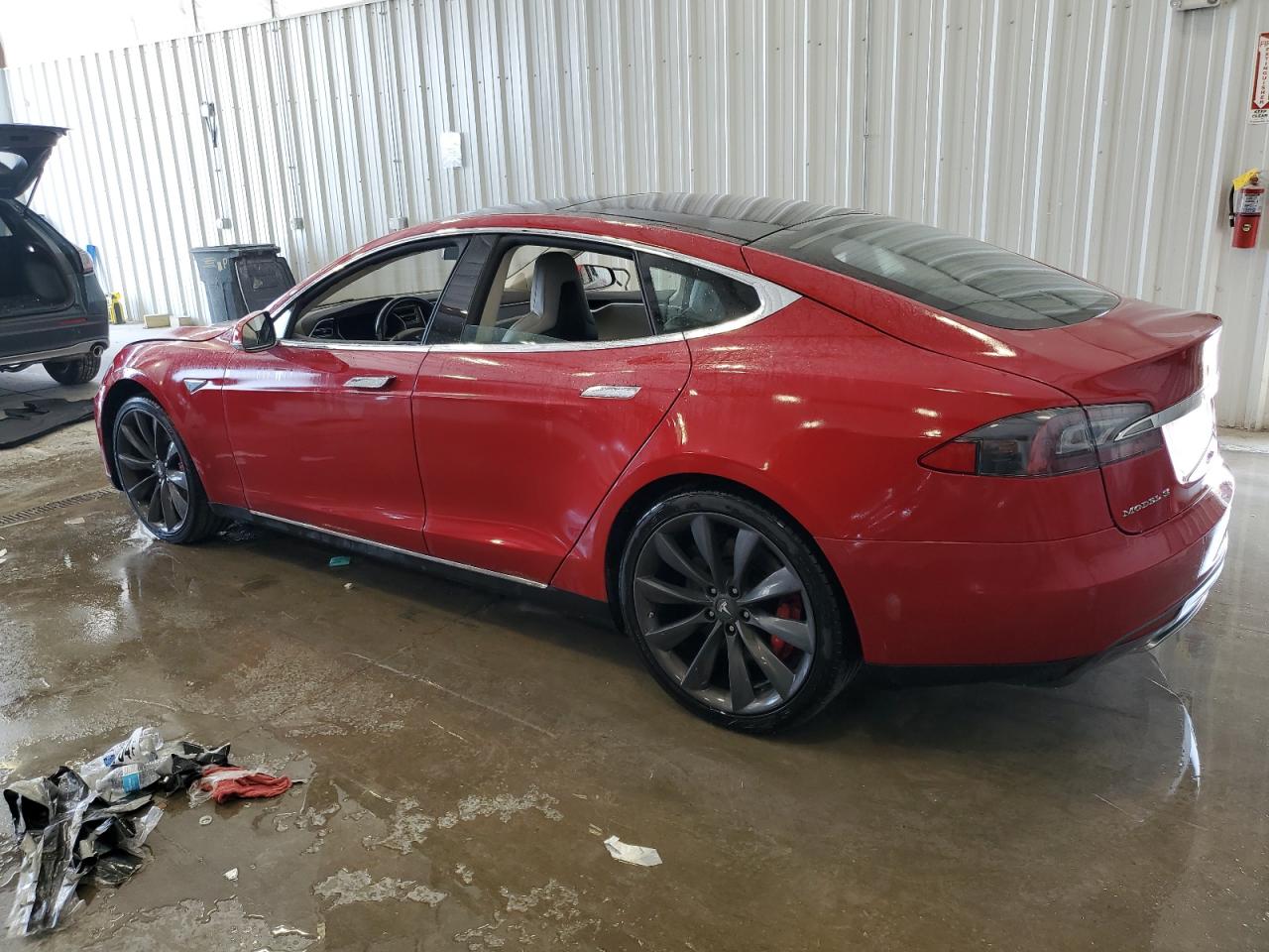 2014 Tesla Model S vin: 5YJSA1H20EFP66725