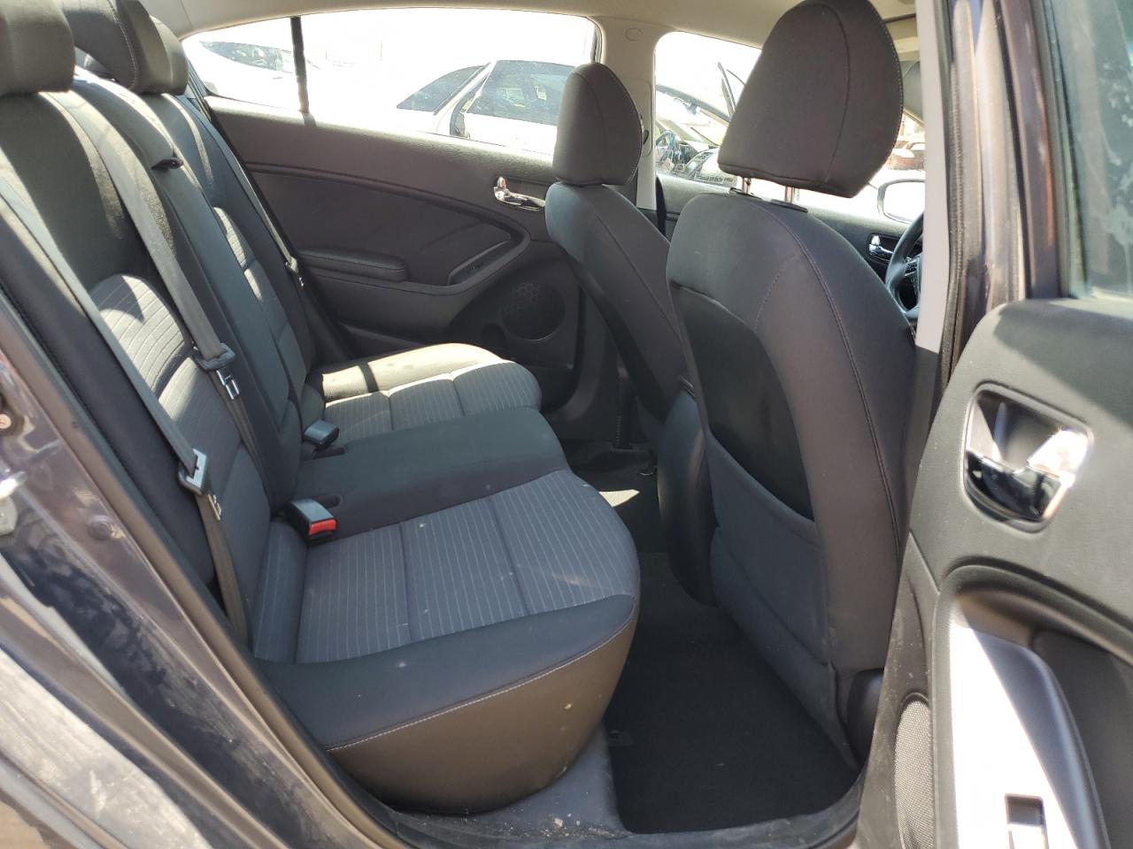 KNAFX4A61G5519777 2016 Kia Forte Lx