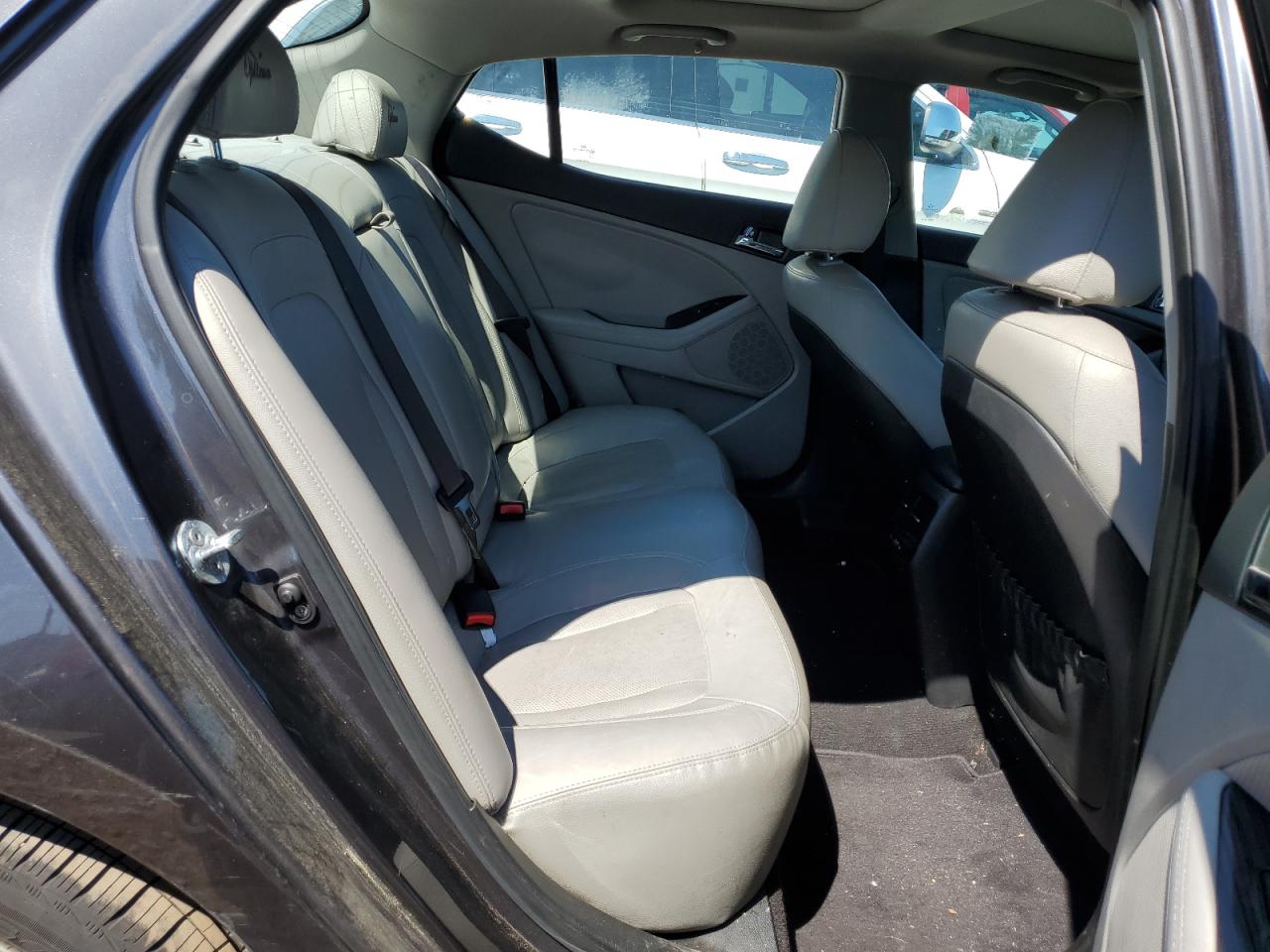 KNAGN4A60B5165012 2011 Kia Optima Ex