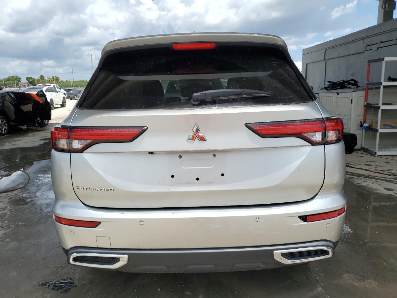 JA4J3TA85NZ033476 2022 Mitsubishi Outlander Es