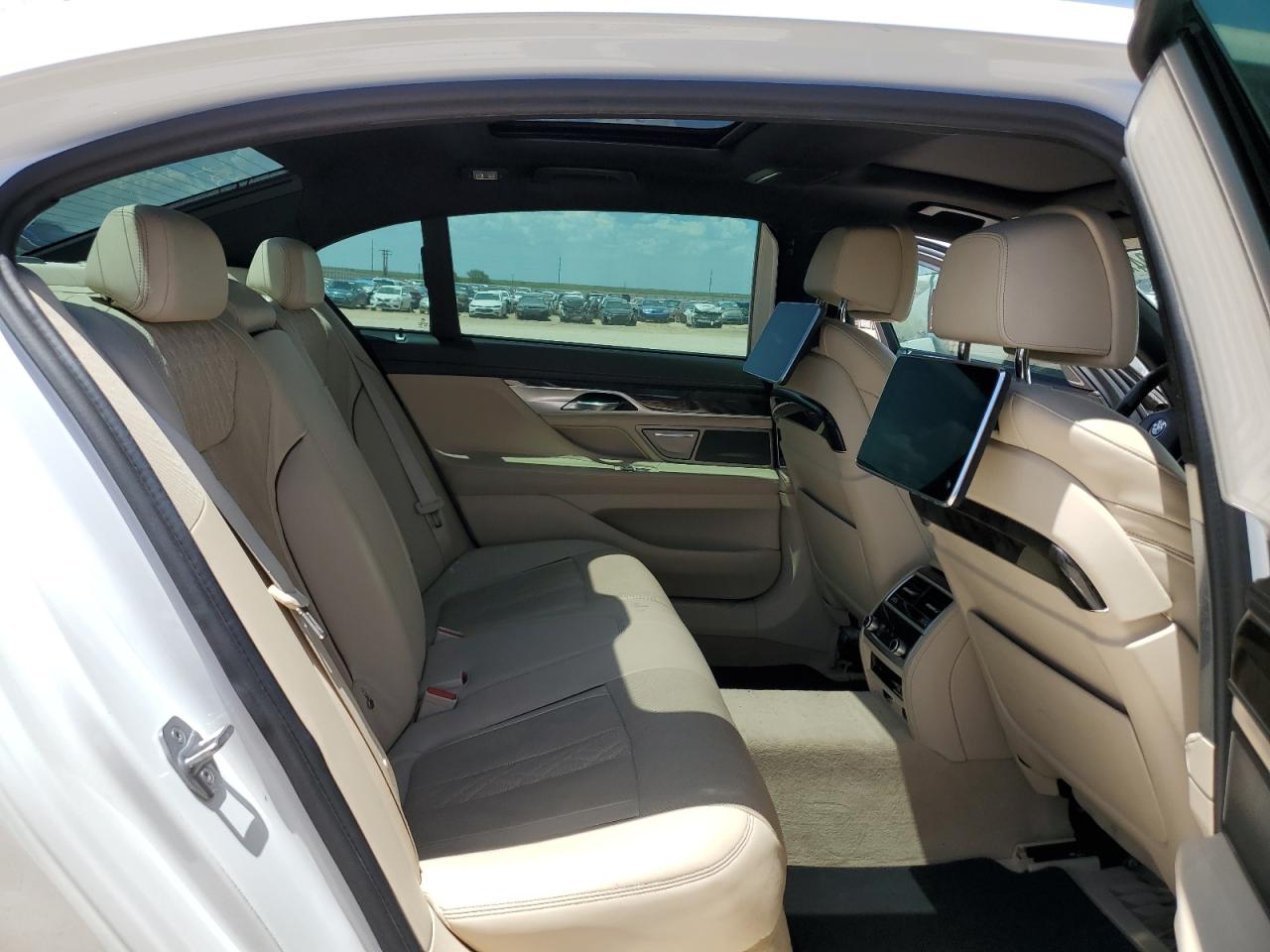 WBA7F2C57GG418909 2016 BMW 750 Xi