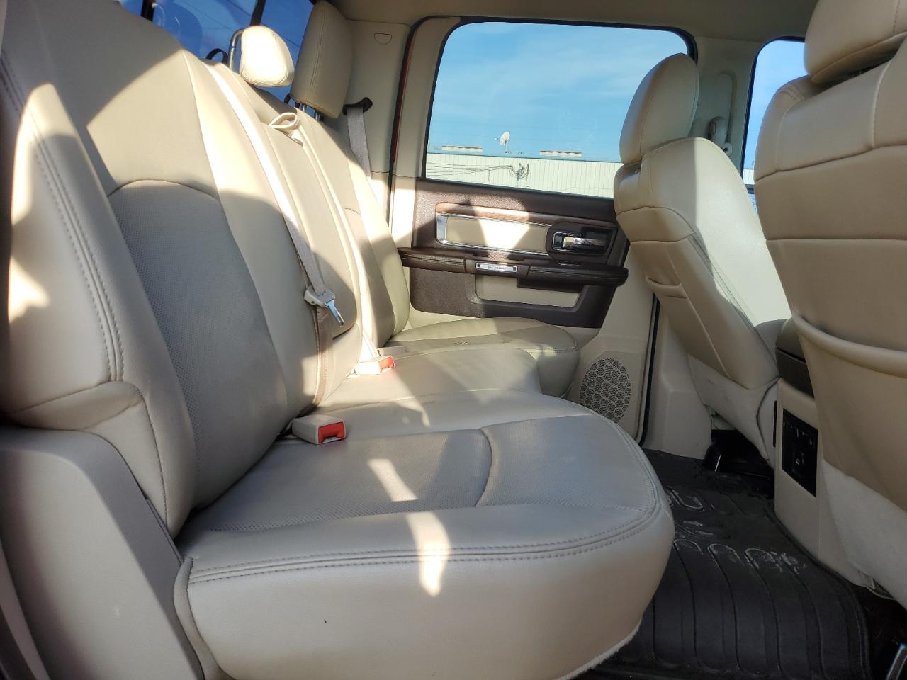 1C6RR6NM3ES357946 2014 Ram 1500 Laramie