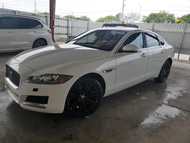 VIN SAJBD4BV4HCY44941 2017 Jaguar XF, Premium no.1