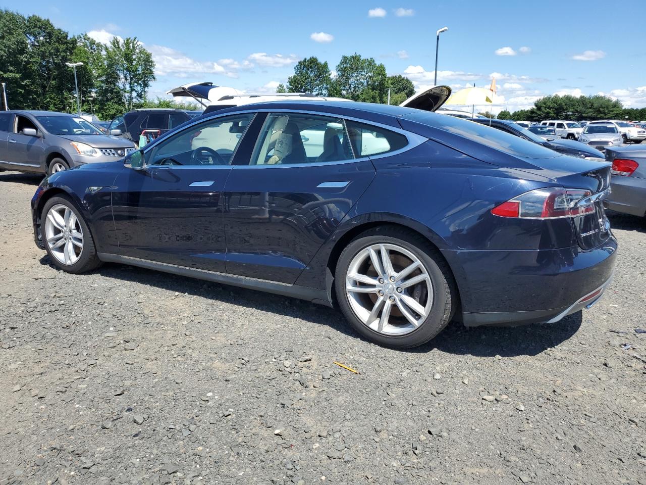 2013 Tesla Model S vin: 5YJSA1CG3DFP08772