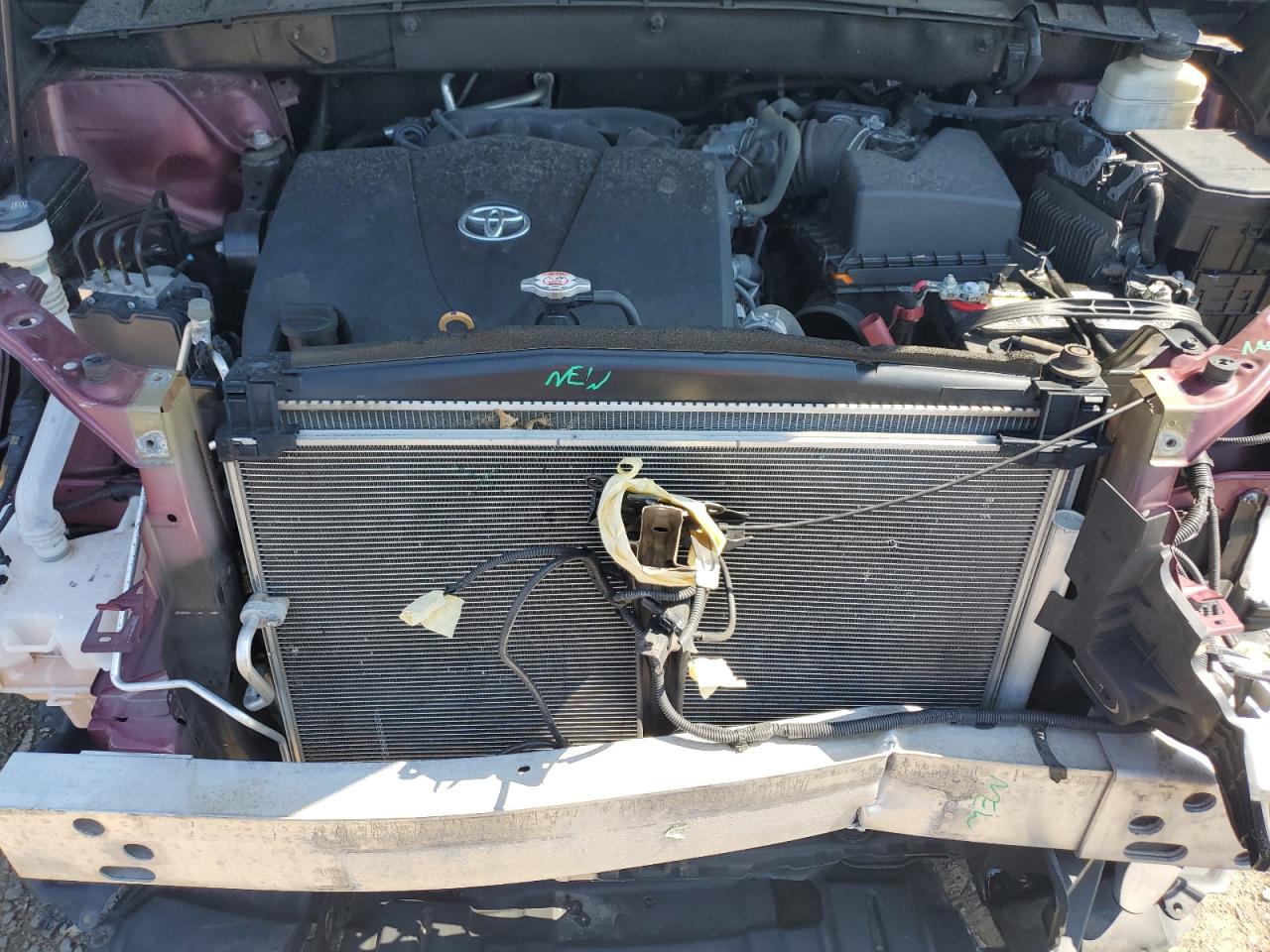 5TDJZRFH1JS858295 2018 Toyota Highlander Se