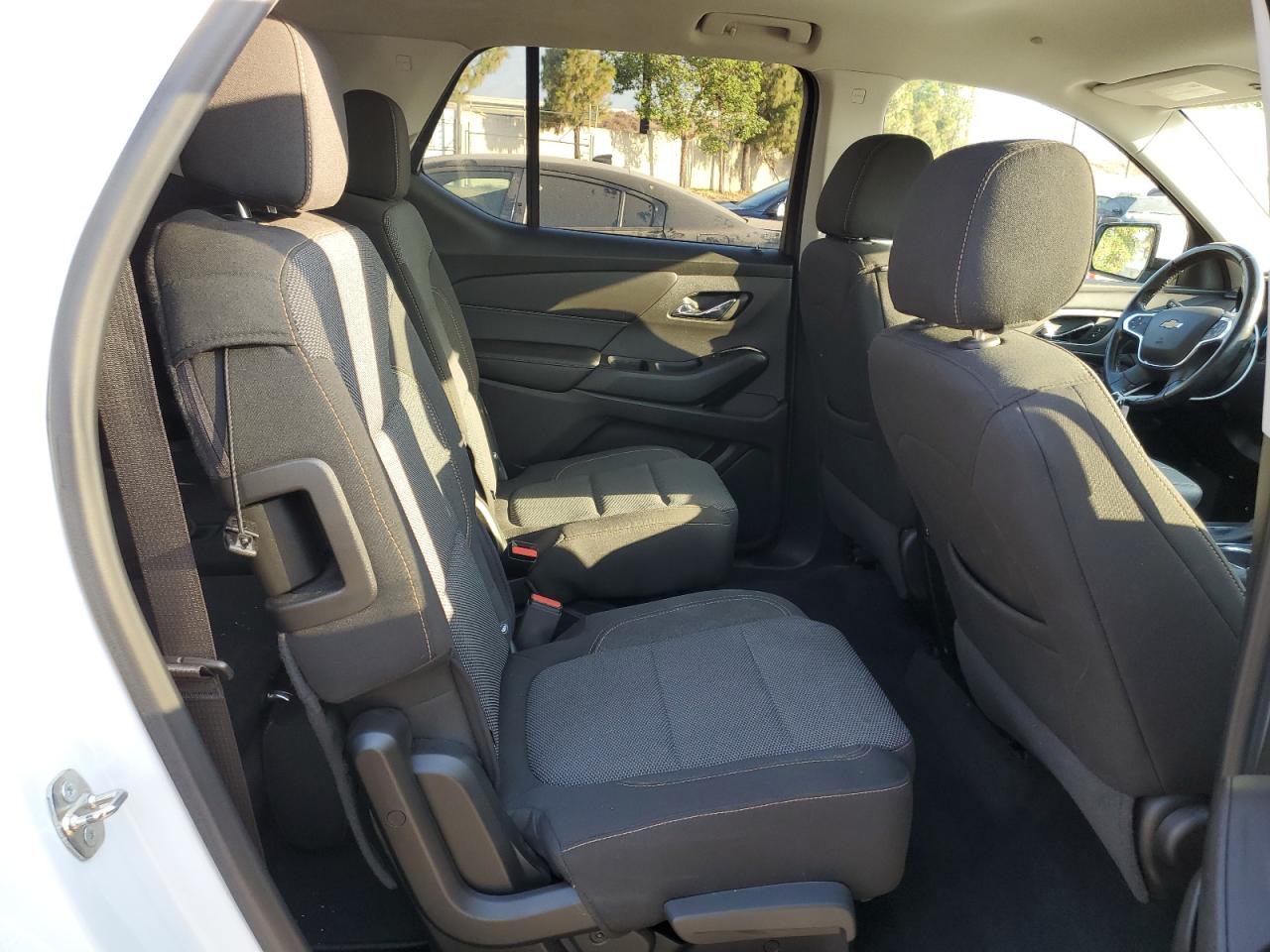 1GNERGKWXKJ124061 2019 Chevrolet Traverse Lt