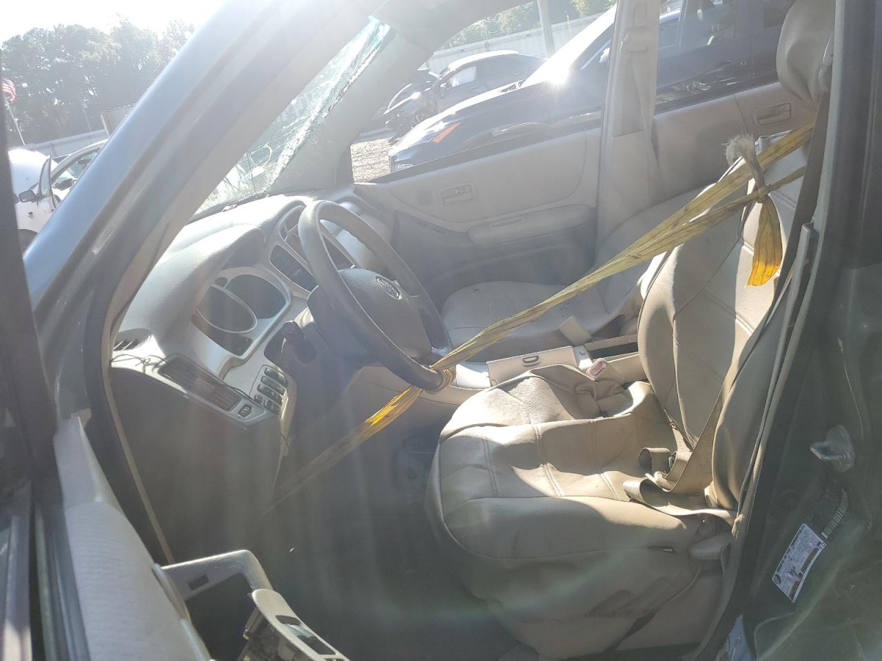 JTEDP21A340014475 2004 Toyota Highlander Base