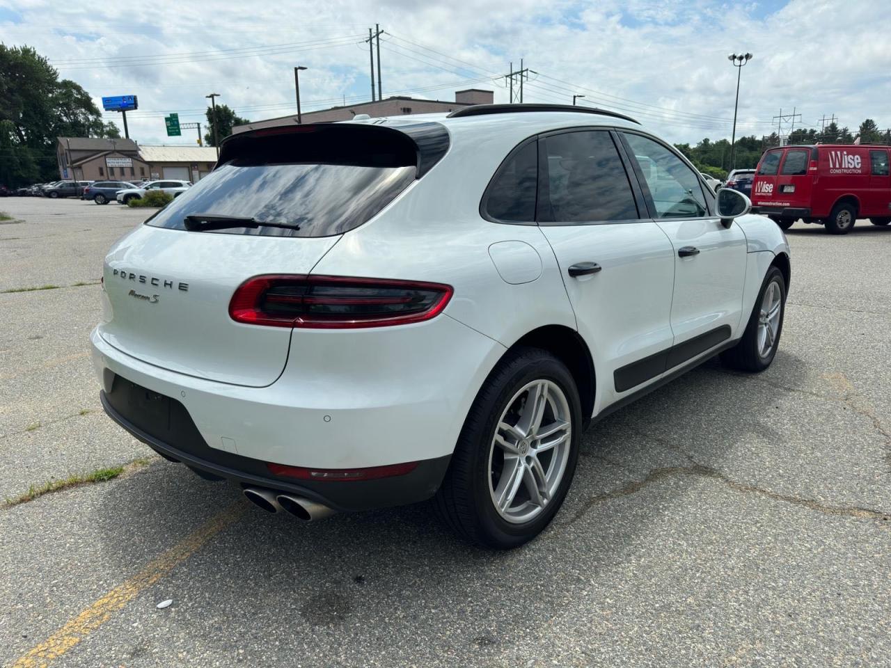 2018 Porsche Macan S vin: WP1AB2A53JLB31409