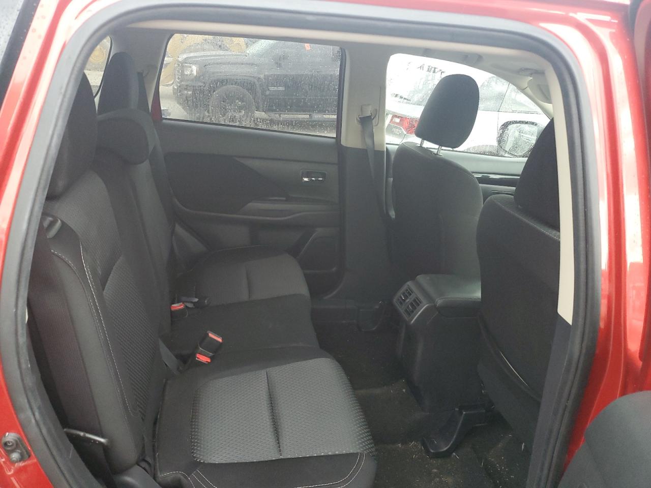 JA4AD2A35KZ048633 2019 Mitsubishi Outlander Es