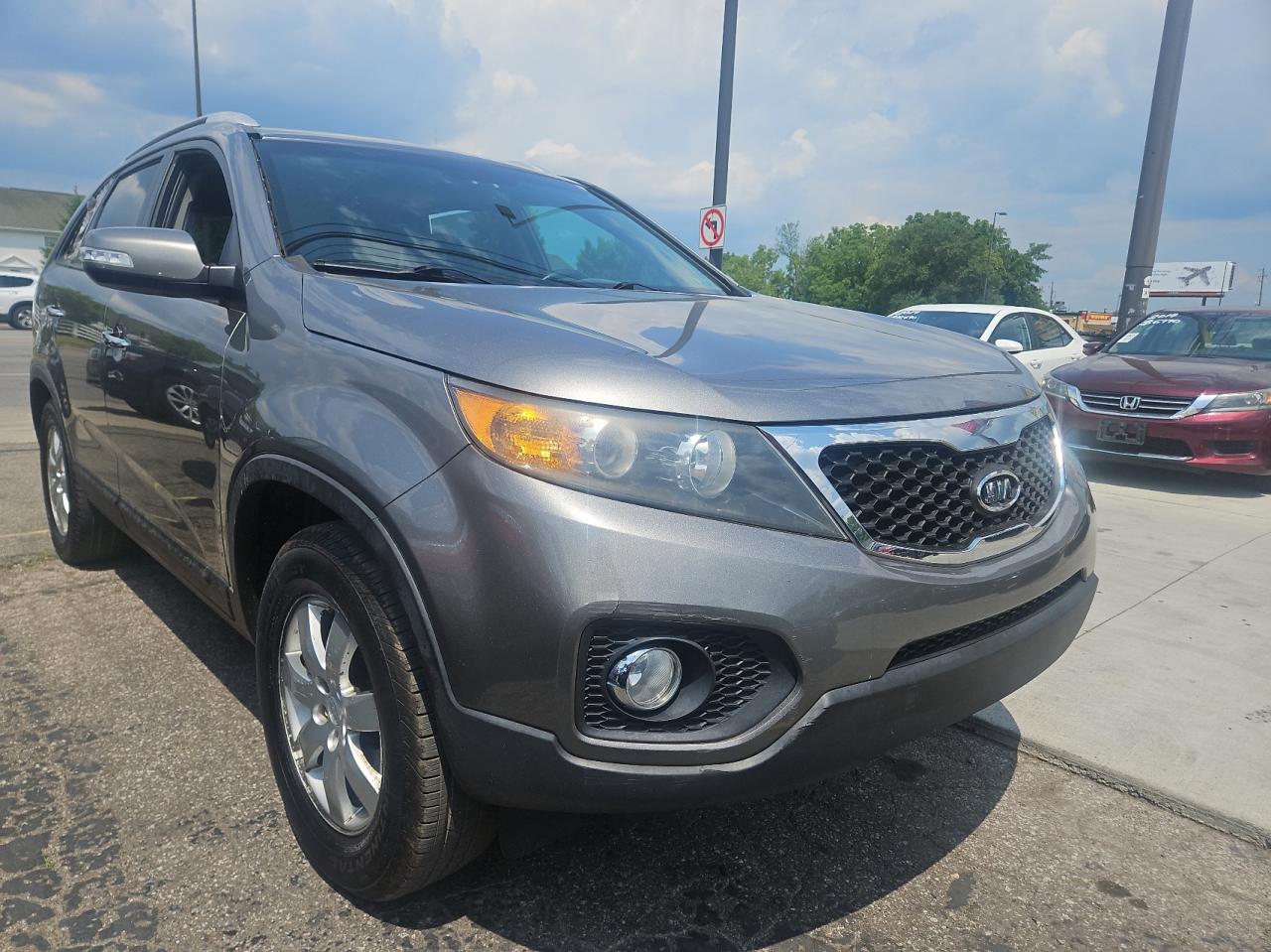 2012 Kia Sorento Base vin: 5XYKT3A60CG195231