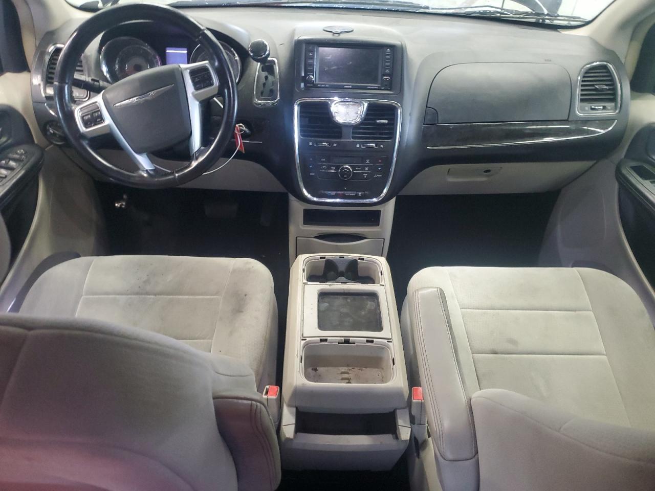 2A4RR5DG4BR665018 2011 Chrysler Town & Country Touring