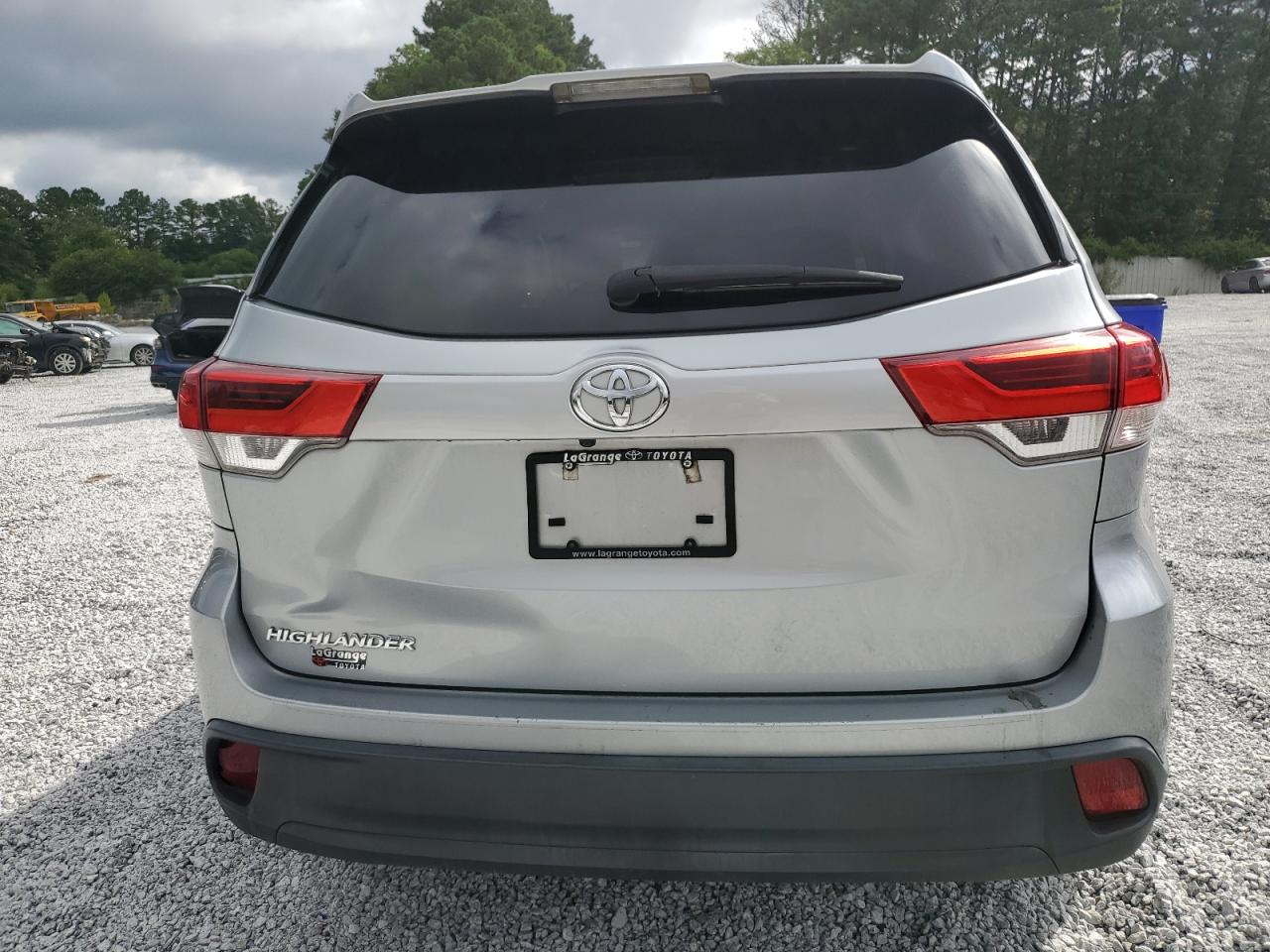 5TDZARFH1KS055109 2019 Toyota Highlander Le