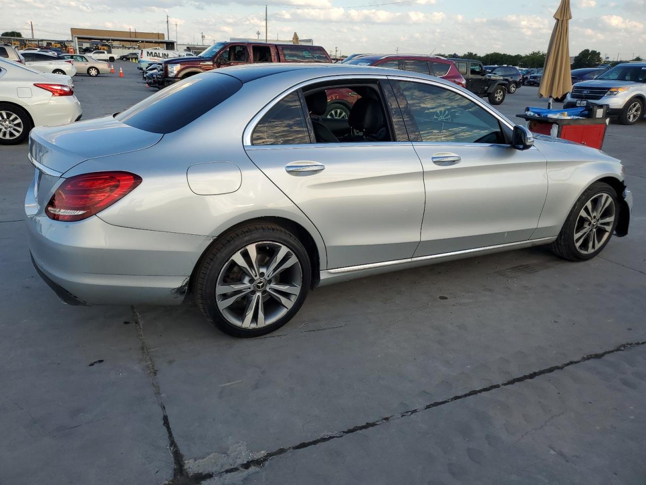 2018 Mercedes-Benz C 300 4Matic vin: 55SWF4KB7JU236189